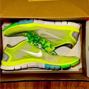 Nike TR connect shoes. Women’s size 7, not my style anymore. Worn a few times